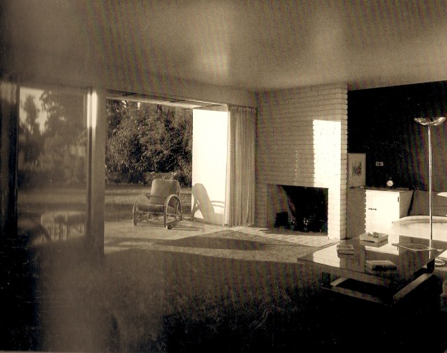 The Ward House, Richard Neutra, Los Angeles, 1939. Photo by Julius Shulman.  Print location: University of California, Los Angeles, Department of Special Collections. Julius Shulman images now owned by Getty Research Institute. Scan source: Richard Neutra - Complete Works by Barbara Lamprecht.
