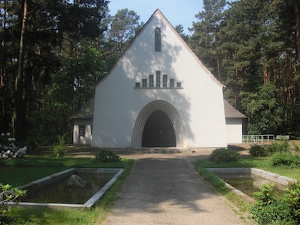 Luckenwalde Chapel with 2 pools